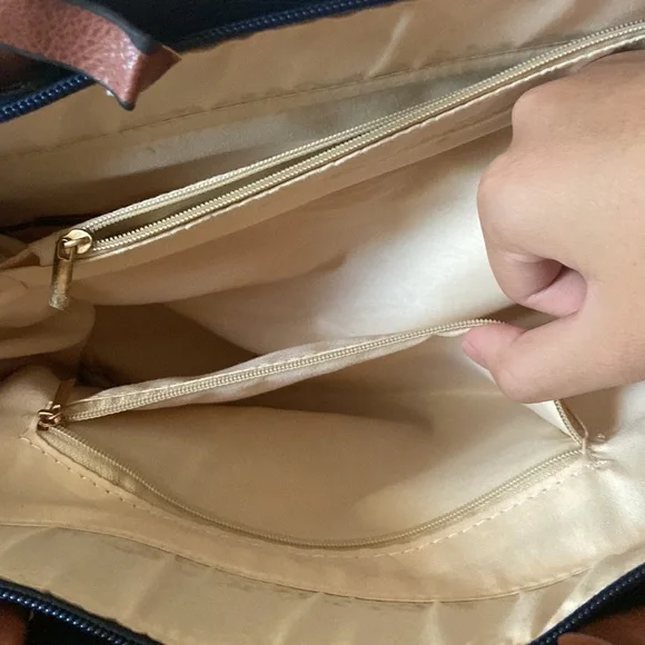 Mulberry Purse Handbag Tote w/ gold hardware, clean leather handbag EUC - Picture 13 of 16